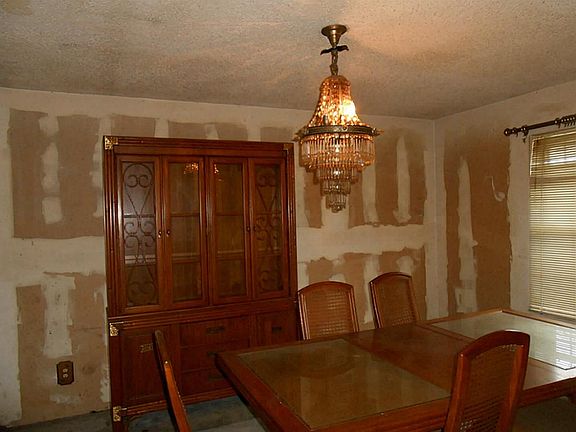3rd image of 1001 South Ln