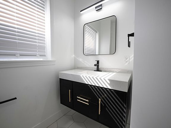 5th image of 200 W 36th St #1W