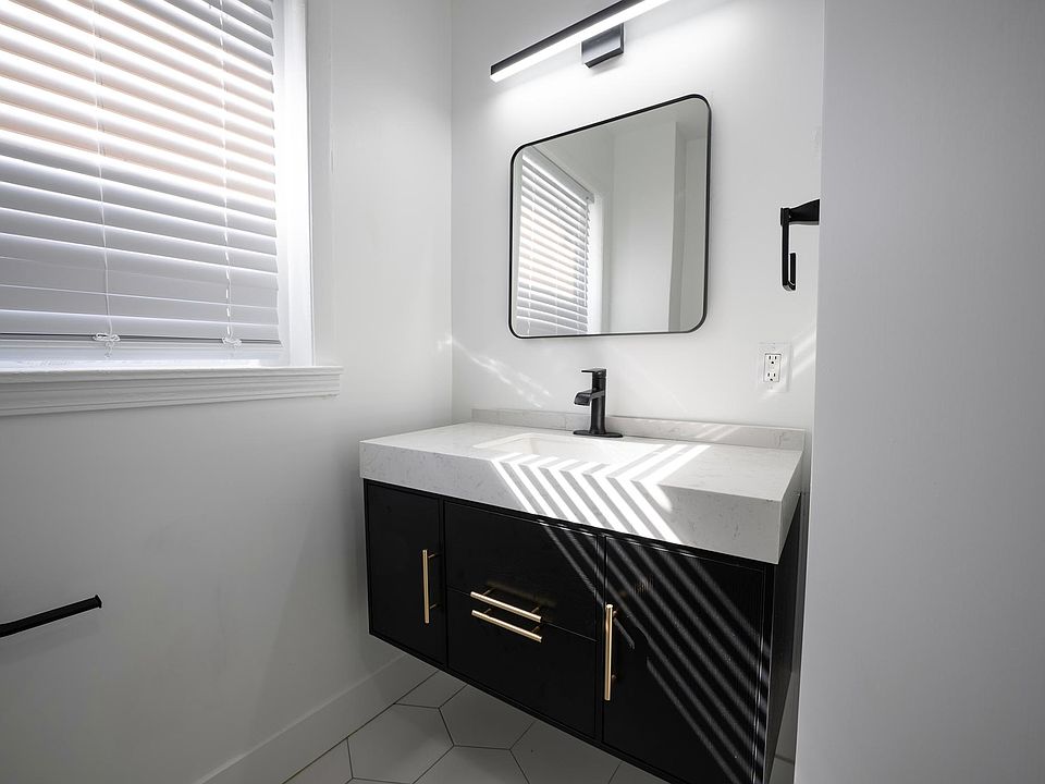 1st image of 200 W 36th St #3E