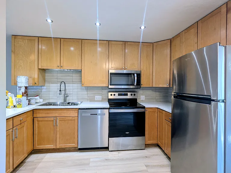 200 N Sherman St #9 — Photo 2