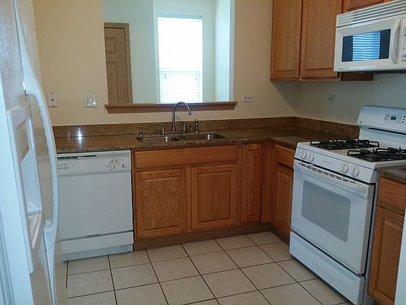4th image of 743 Genesee Dr #743
