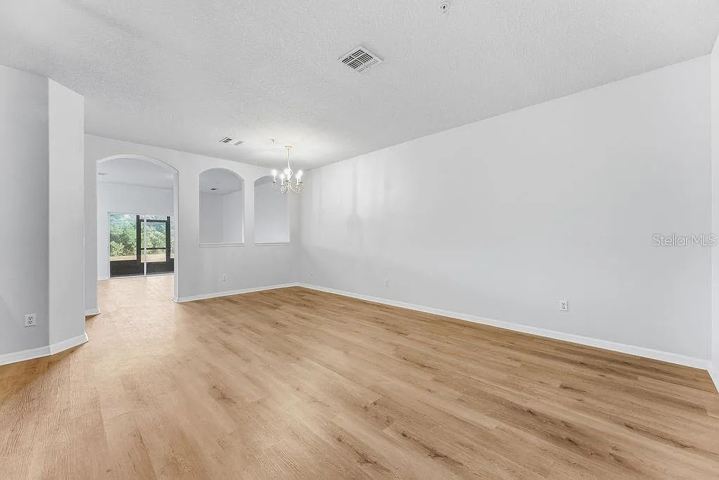 3 bed, 2.5 bath, 1808 sqft, $2,100 — Photo 4