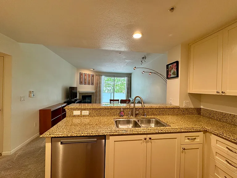 160 S Hudson Ave #211 — Photo 12