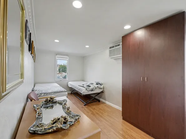 3731 Maple Avenue image 28 of 34