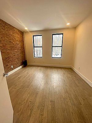 2nd image of 22 Bradhurst Ave APT 1S
