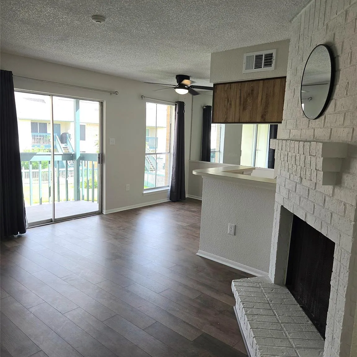1 bed, 1.0 bath, 722 sqft, $1,050 — Photo 1
