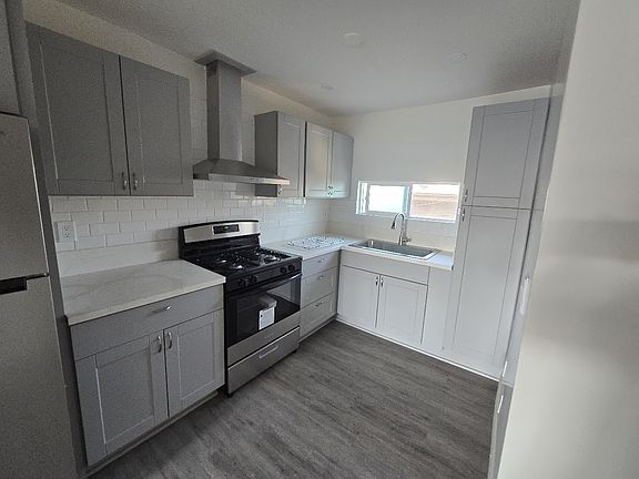 4th image of 15749 Vanowen St #12