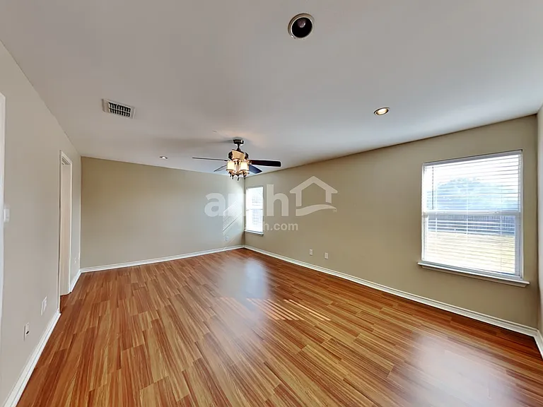 128 Stanford — Photo 10