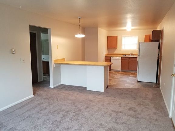 2nd image of 3317 Driftwood Ln APT 4