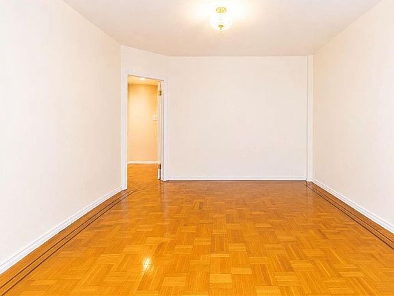 5th image of 1289 E 19th St APT D4