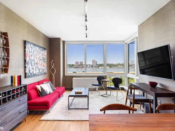 120 Riverside Boulevard image 1 of 7