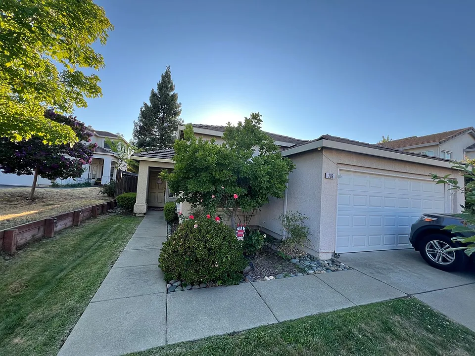 208 Stavros Ct