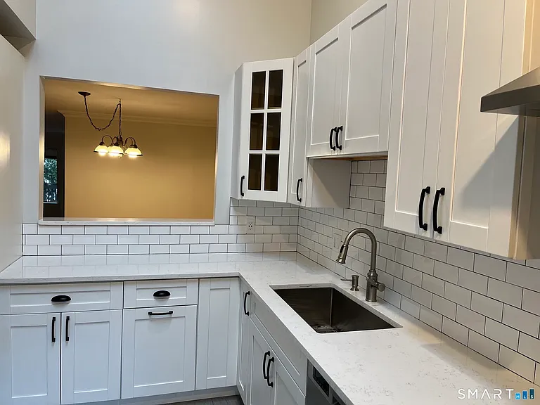 2289 Bedford St #D13 — Photo 10