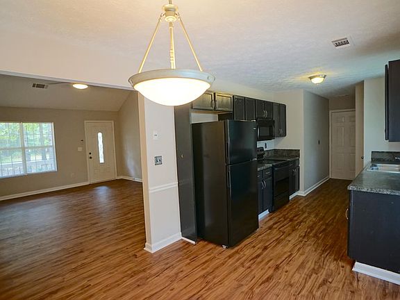 Breakfast nook with view to Living rm