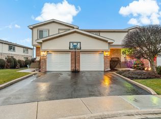15948 Blackwater Ct, Tinley Park, IL 60477