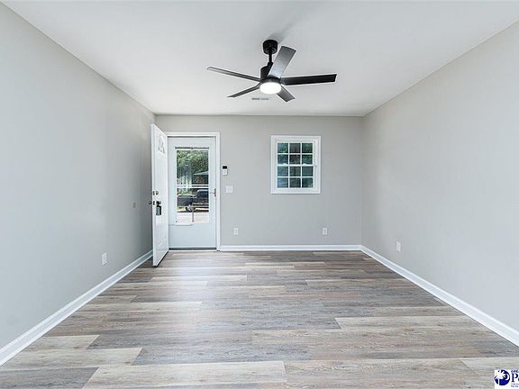 3rd image of 104 Harllee Dr