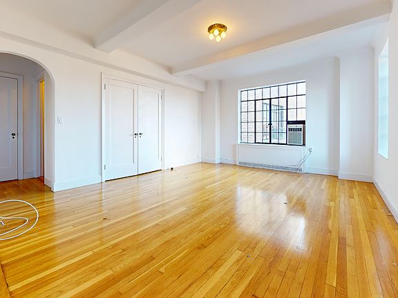 2nd image of 1 Christopher St APT 7J