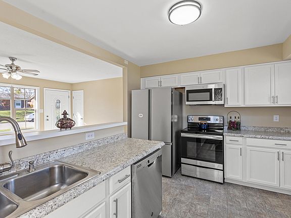 5th image of 3576 King Arthur Dr