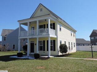 1037 Pendleton Dr, Waynesboro, VA 22980