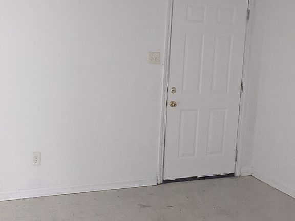 4th image of 512 W Green Ave #28