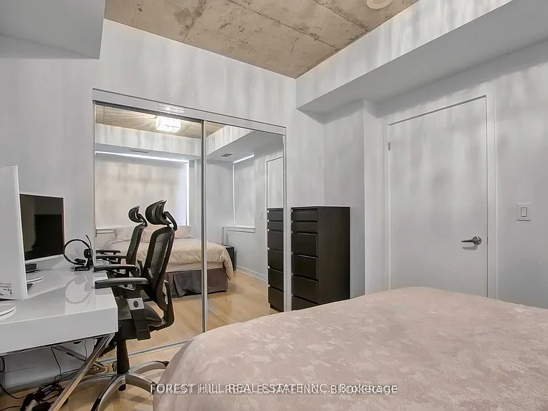 400 Wellington St W #312 — Photo 13