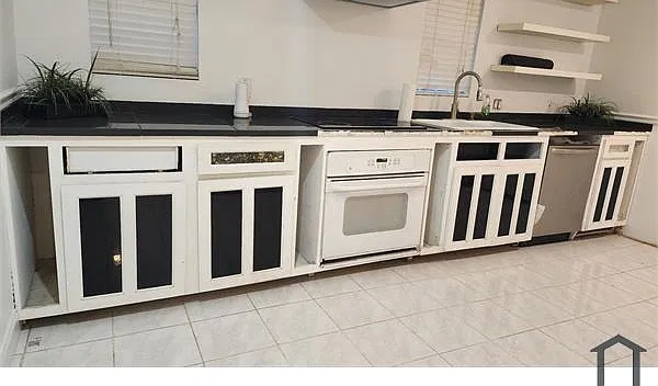 3 bed, 1100 sqft, $2,000 — Photo 3