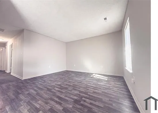 3 bed, 786 sqft, $1,950 — Photo 4