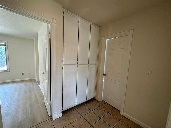 4th image of 36 E Deerwood Ln