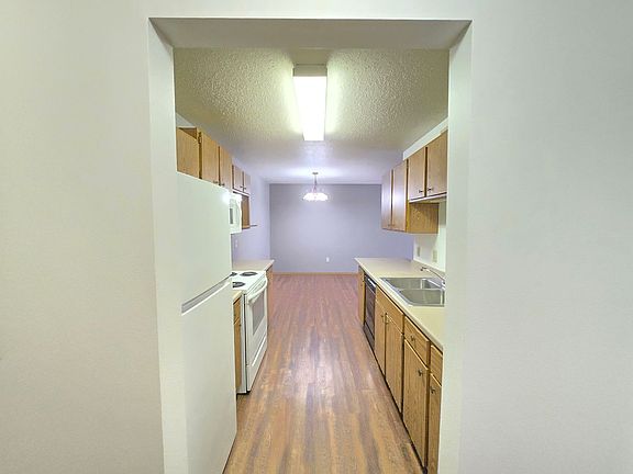4th image of 5400 W 57th St #6