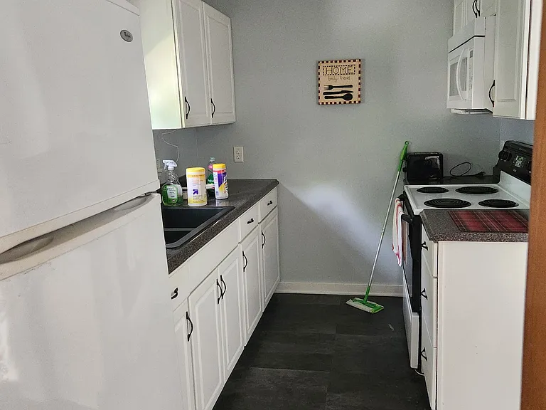 2734 Brown St — Photo 6