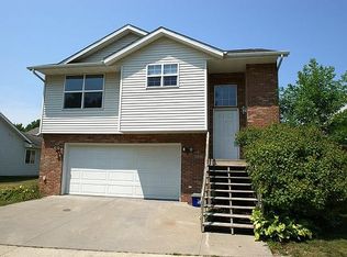 822 Longfellow Ct, Iowa City, IA 52240