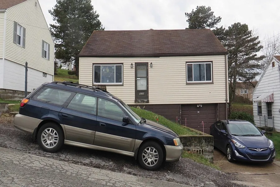 904 Pleasant Ave photo 1