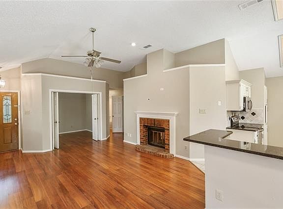 4th image of 933 Plantation Dr