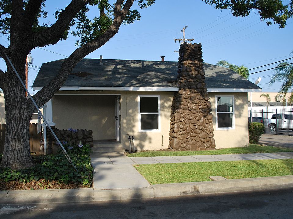 1st image of 120 N Palm Ave