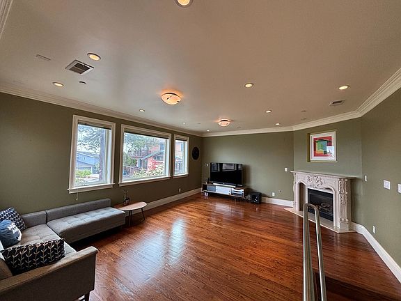 5th image of 707 Berkshire Dr