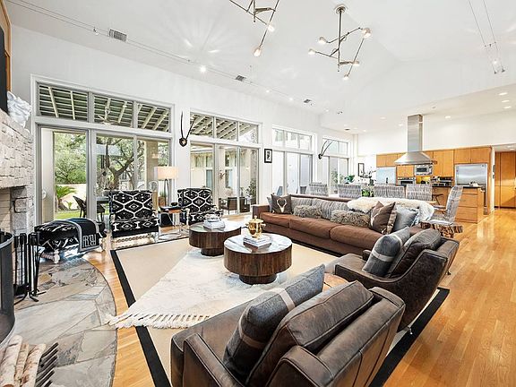 4th image of 111 Regents Park