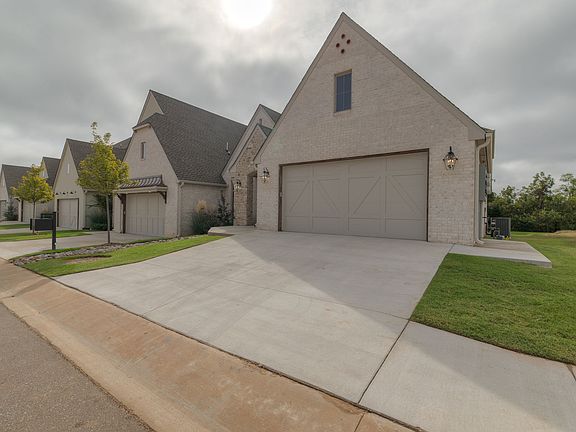 Front Exterior / Garage
