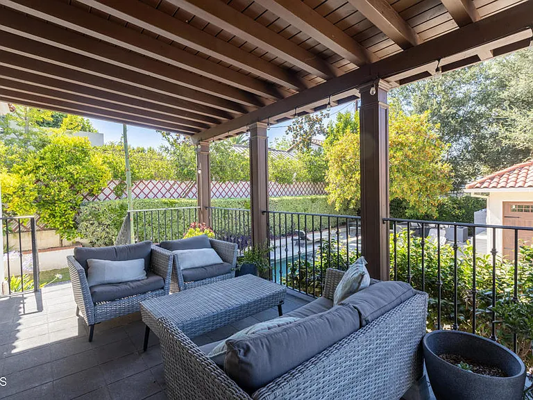 1541 Rose Villa St — Photo 35