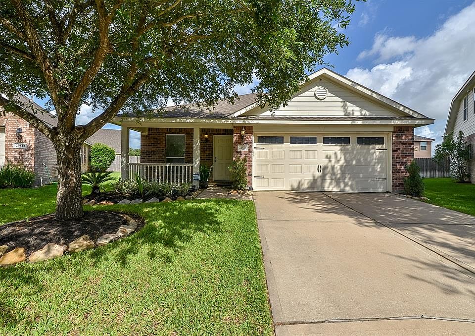 Welcome home to Canyon Lakes West!