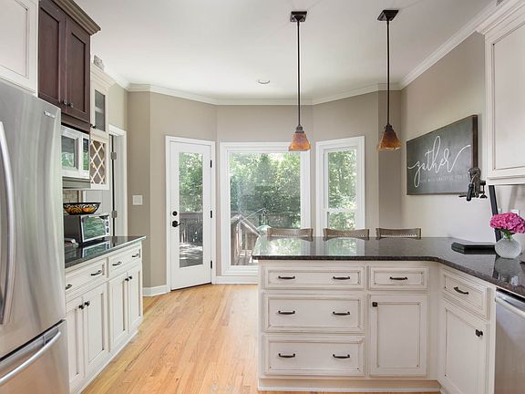 4th image of 9760 Summer Oaks Dr