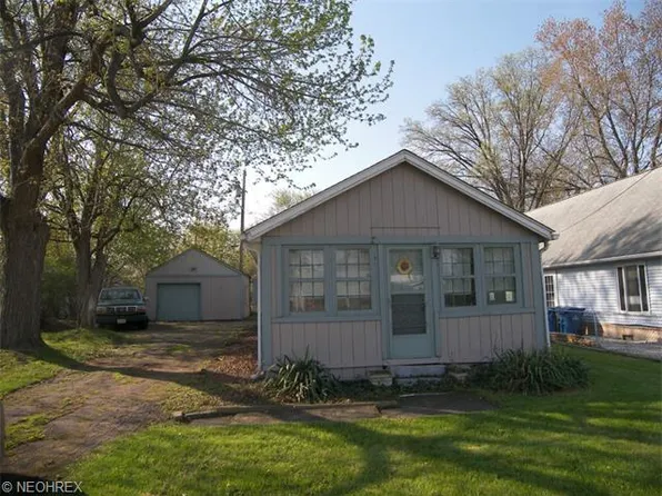 4458 E Lake Rd, Sheffield Lake, OH 44054