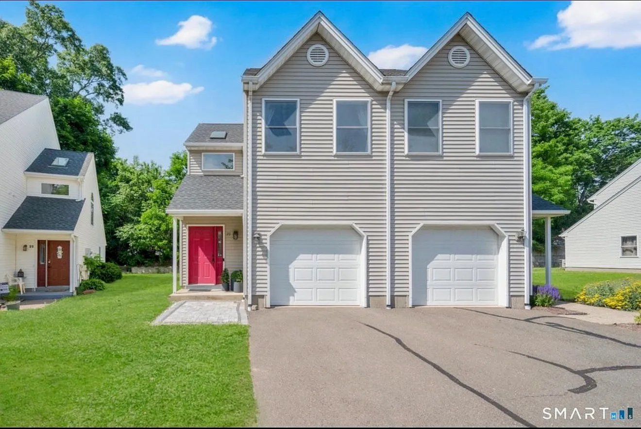2 bed, 1.5 bath, 1087 sqft, $2,100 — Photo 1