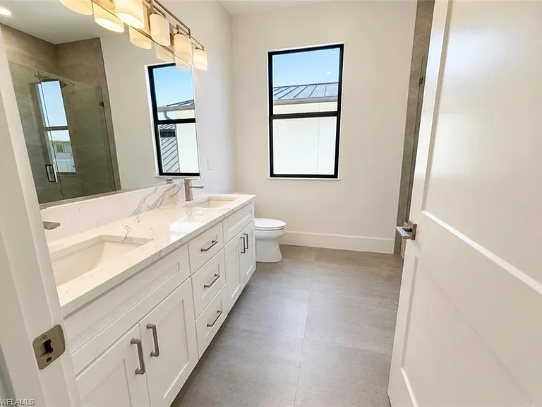 2727 Van Buren Ave — Photo 13