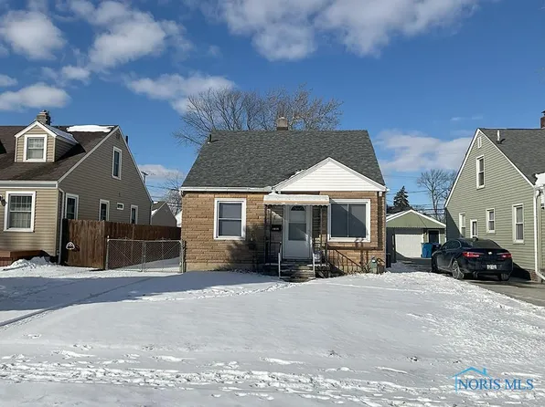 2321 Burnside Ave, Oregon, OH 43616