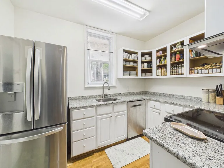 510 S Melville St — Photo 8