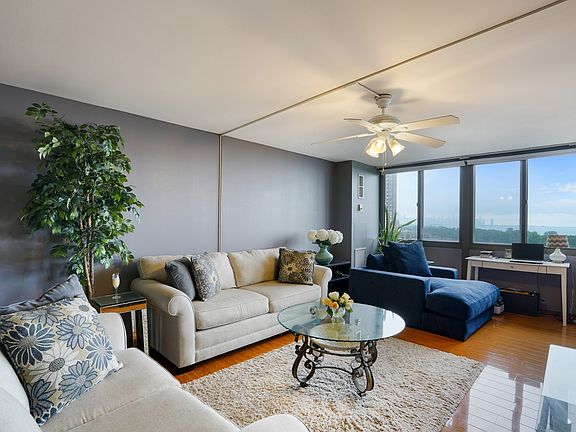 4th image of 4800 S Lake Park Ave APT 1205