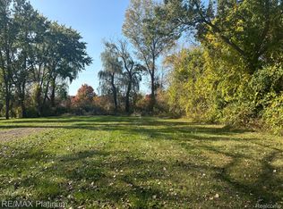 490 Cheyenne Trl, Howell, MI 48843