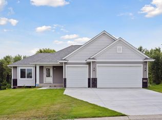 1165 Woodland Dr, Howard Lake, MN 55349