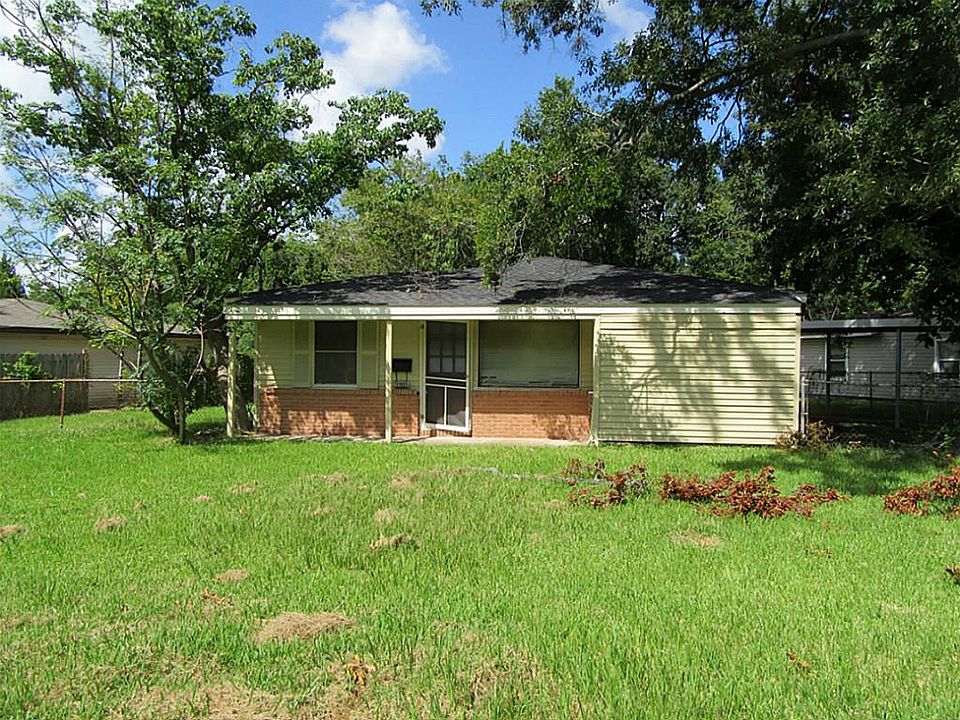 1st image of 1601 Center Dr