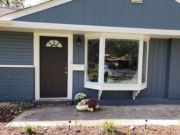 2nd image of 305 Blackhawk Dr